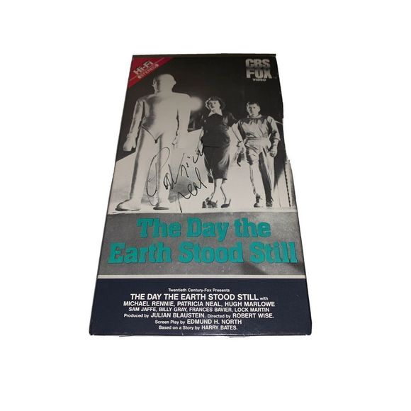Patricia Neal, autographed, signed The Day the Earth Stood Still (VHS, 1979) - Picture 1 of 7